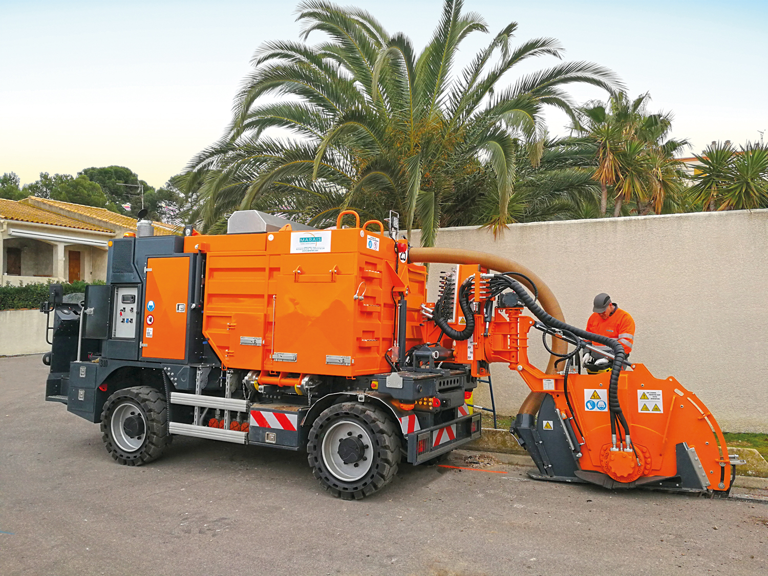 Tesmec Marais CityCleanfast with Integrated Vacuum System Trencher